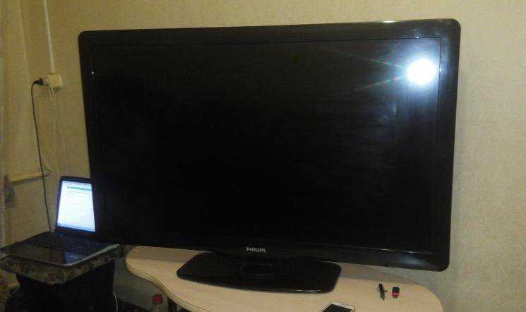 Philips 24PHS4304 - короткий, но максимально информативный обзор. Для большего удобства, добавлены характеристики, отзывы и видео.