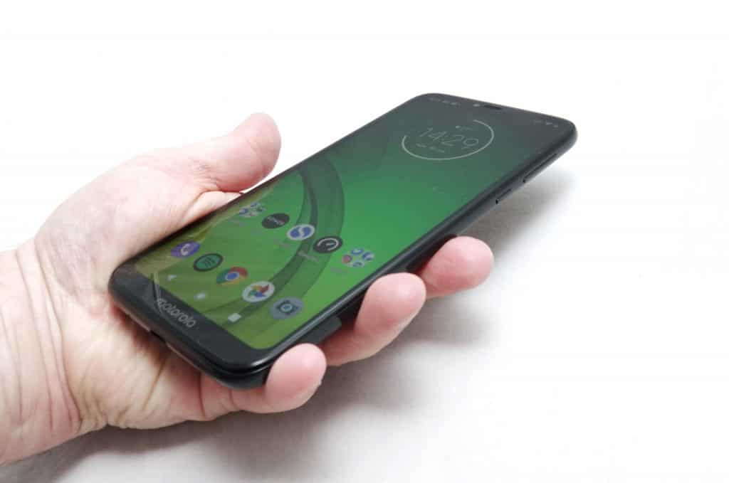 Motorola Moto G7 Power - короткий, но максимально информативный обзор. Для большего удобства, добавлены характеристики, отзывы и видео.