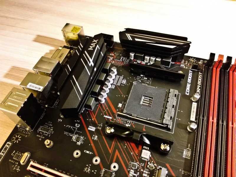 Msi b360 gaming arctic vs msi b360 gaming pro carbon