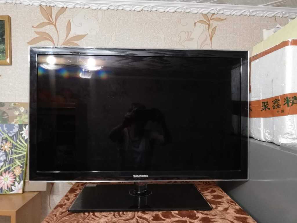 Телевизор 50 60 см. Телевизор Samsung 80 см диагональ. ТВ самсунг 32 дюйма 2008. Телевизор самсунг 81 см диагональ 2009г. Самсунг телевизор 81 диагональ.